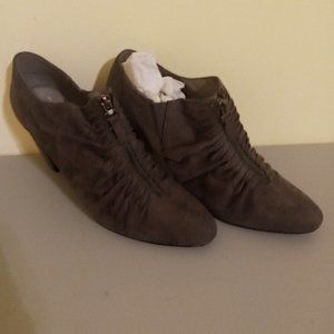 Aerosoles Womens Fortunate Faux Suede Heels Shooties 10M Gray NEW